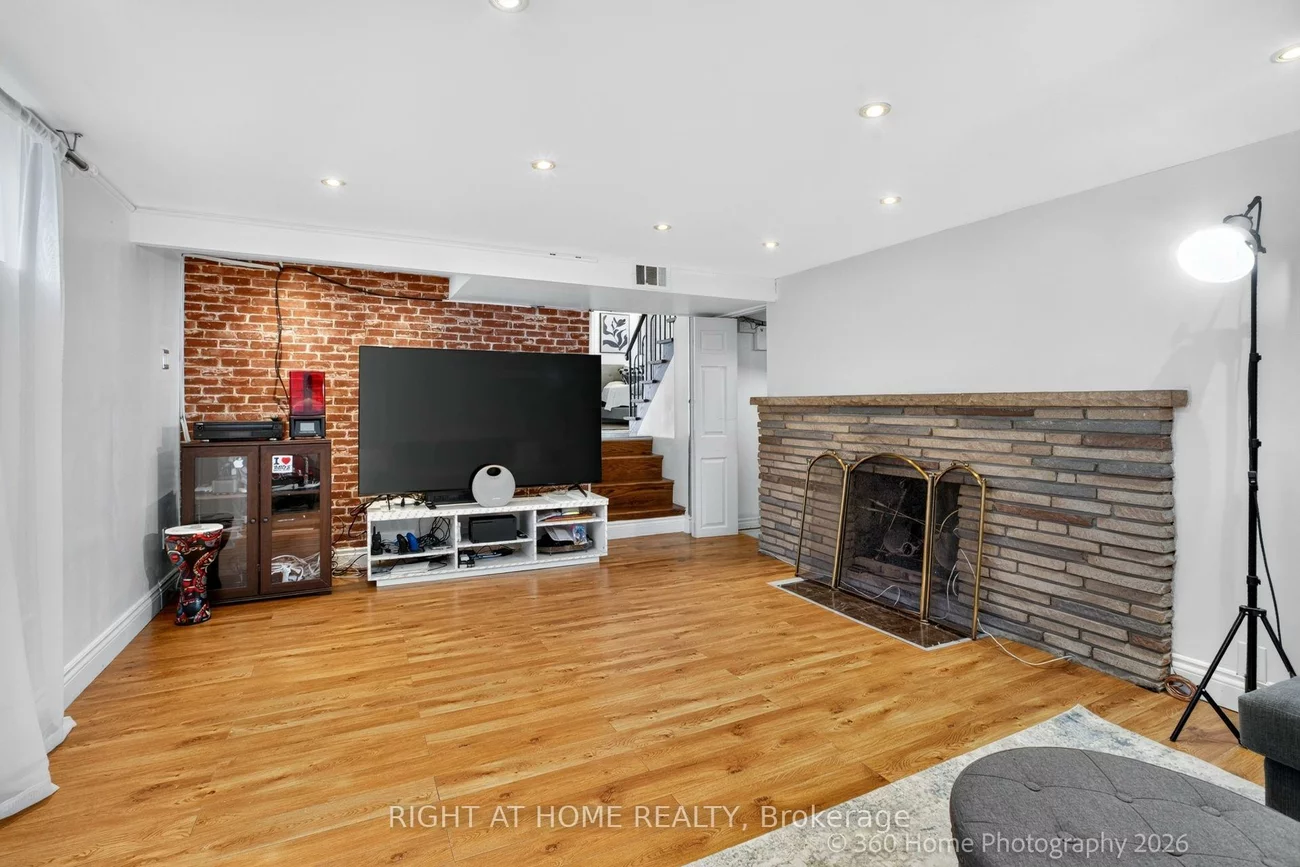 100, Perivale, Bendale, Toronto