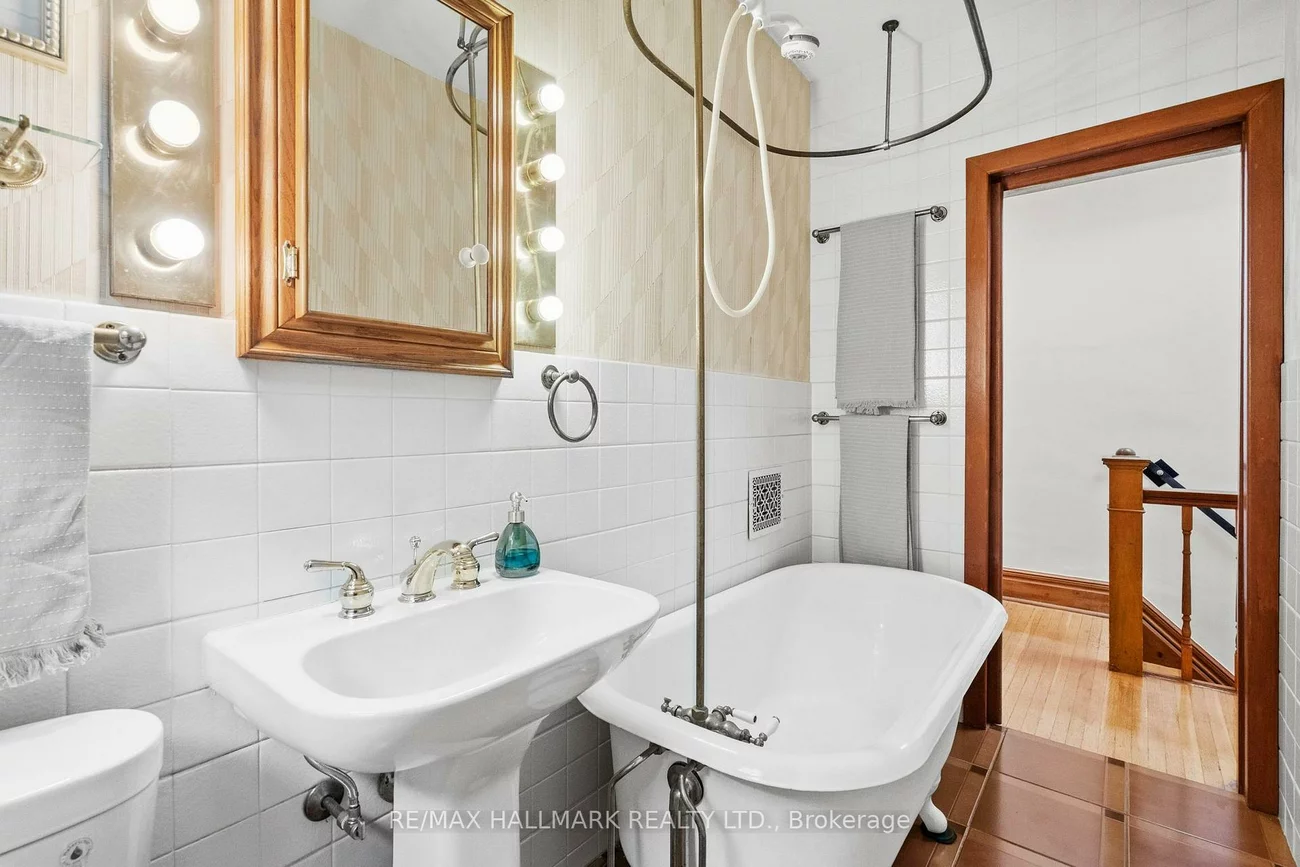 159, Gillard, Greenwood-Coxwell, Toronto