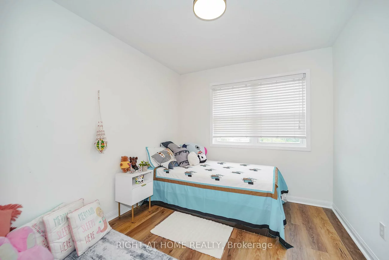 180, Raponi, Rouge E11, Toronto