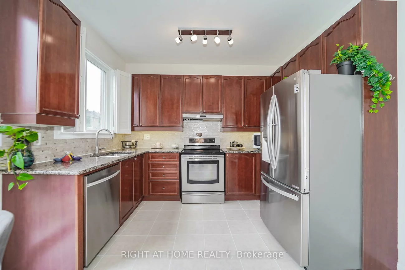 180, Raponi, Rouge E11, Toronto