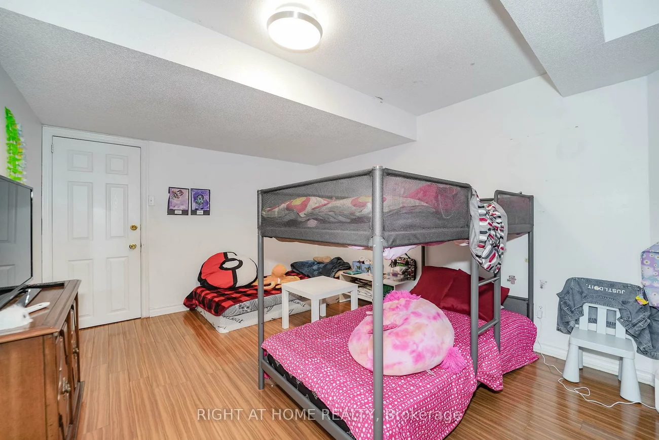 180, Raponi, Rouge E11, Toronto