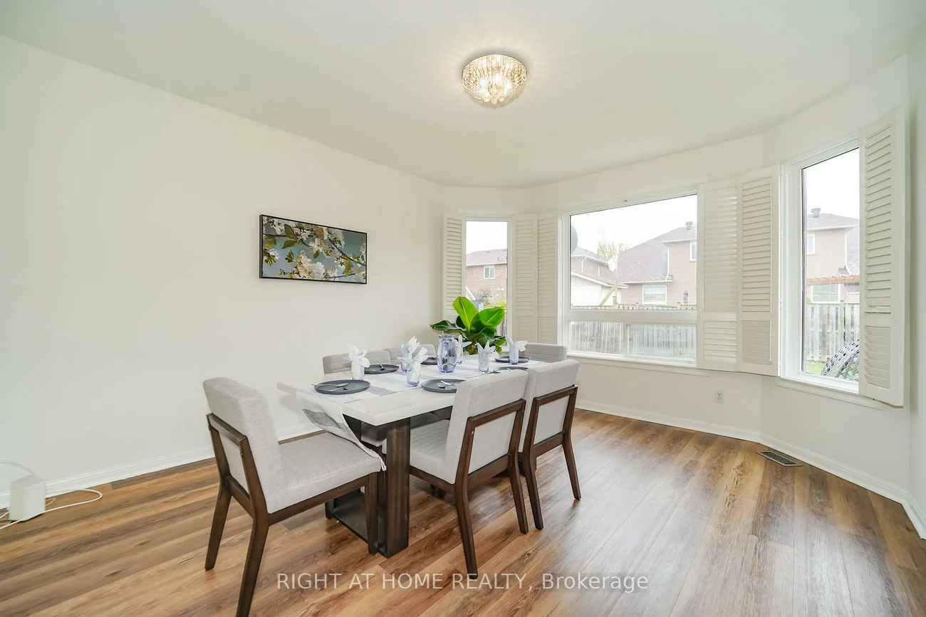 180, Raponi, Rouge E11, Toronto