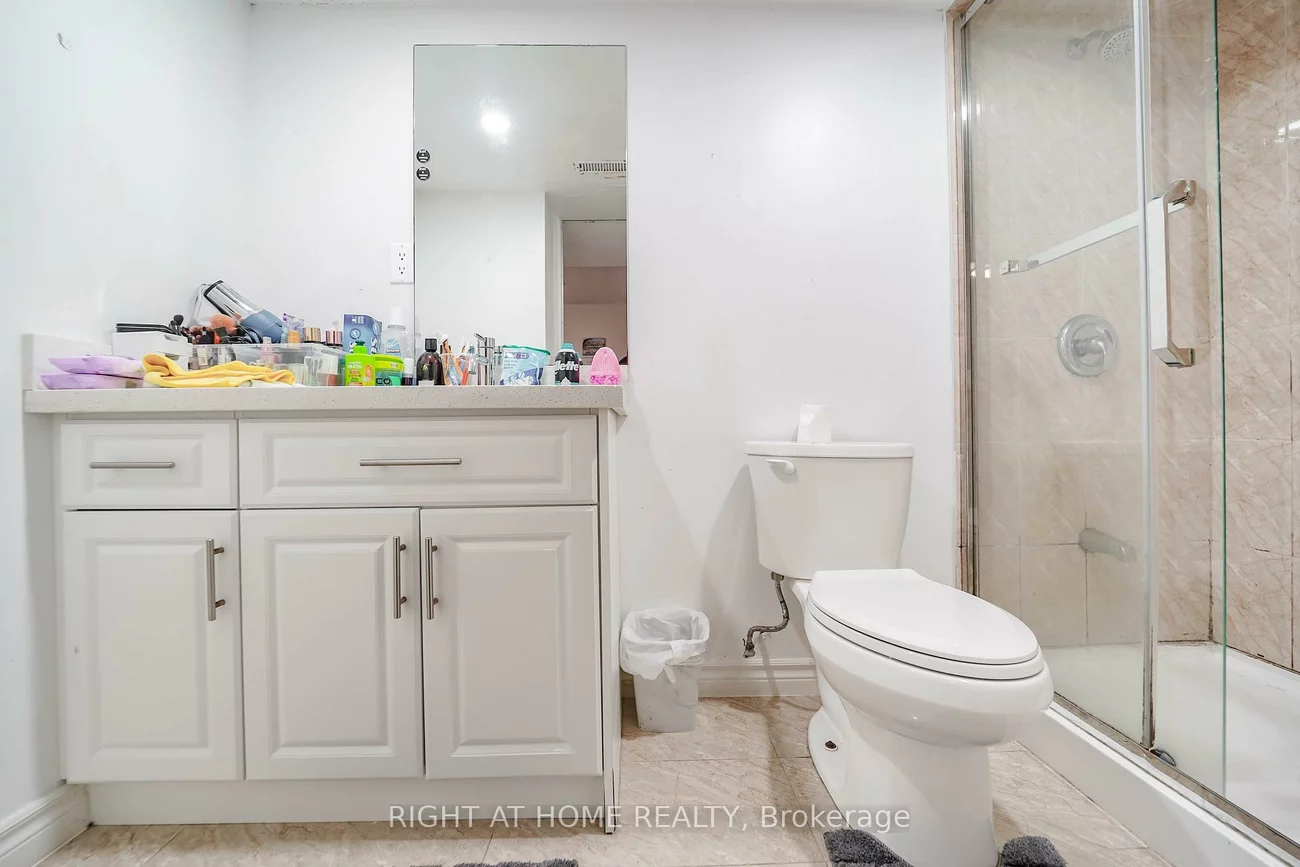 180, Raponi, Rouge E11, Toronto