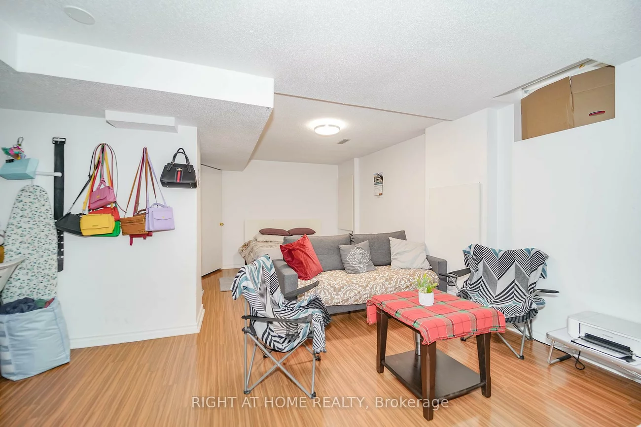 180, Raponi, Rouge E11, Toronto