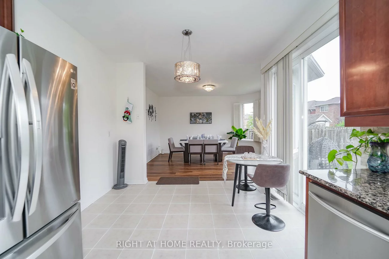 180, Raponi, Rouge E11, Toronto