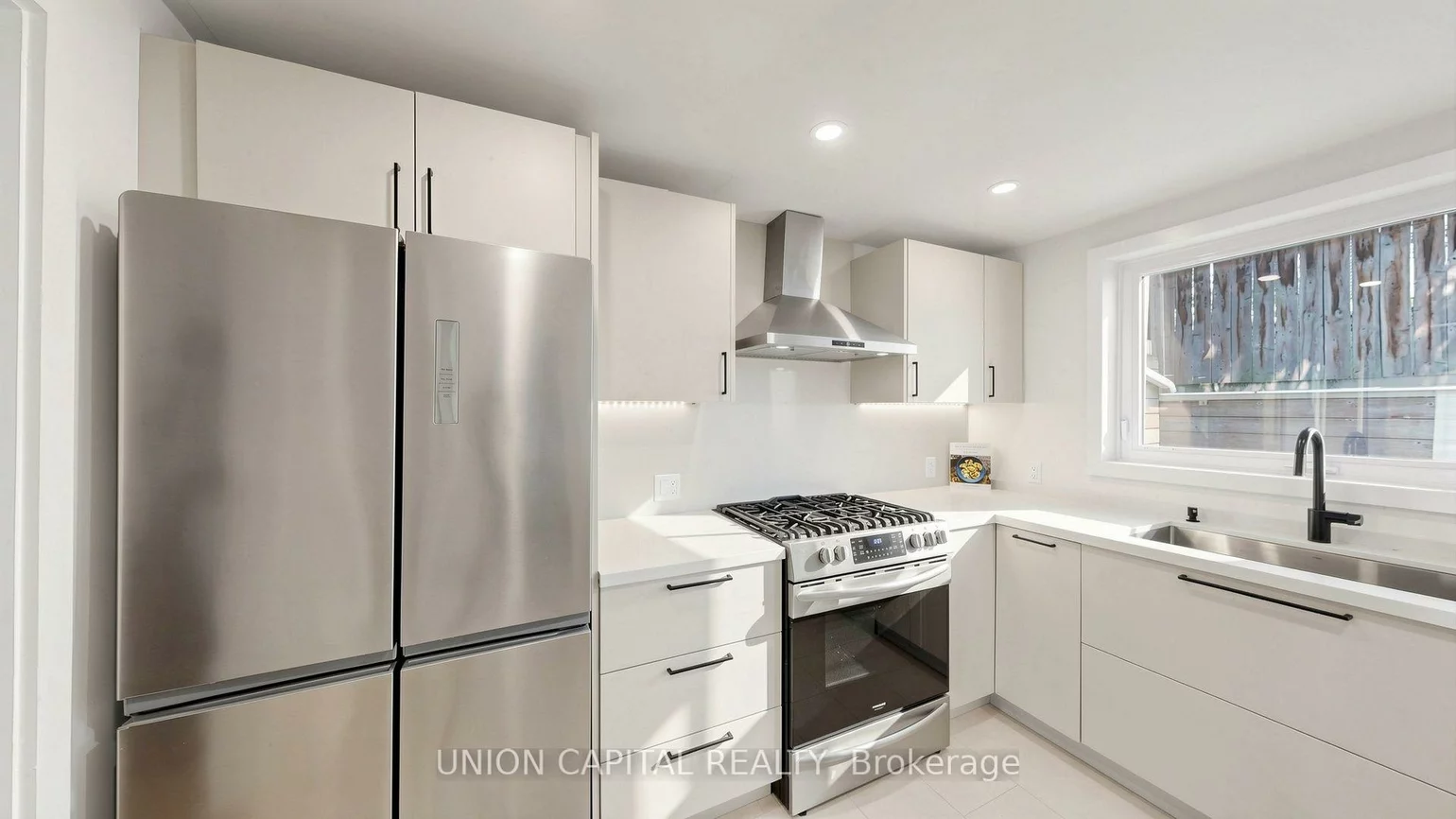 944, Dundas, South Riverdale, Toronto