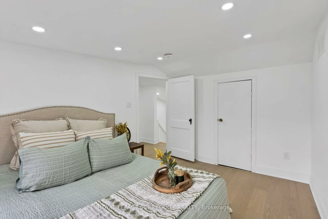 40, Leroy, Danforth Village-East York, Toronto