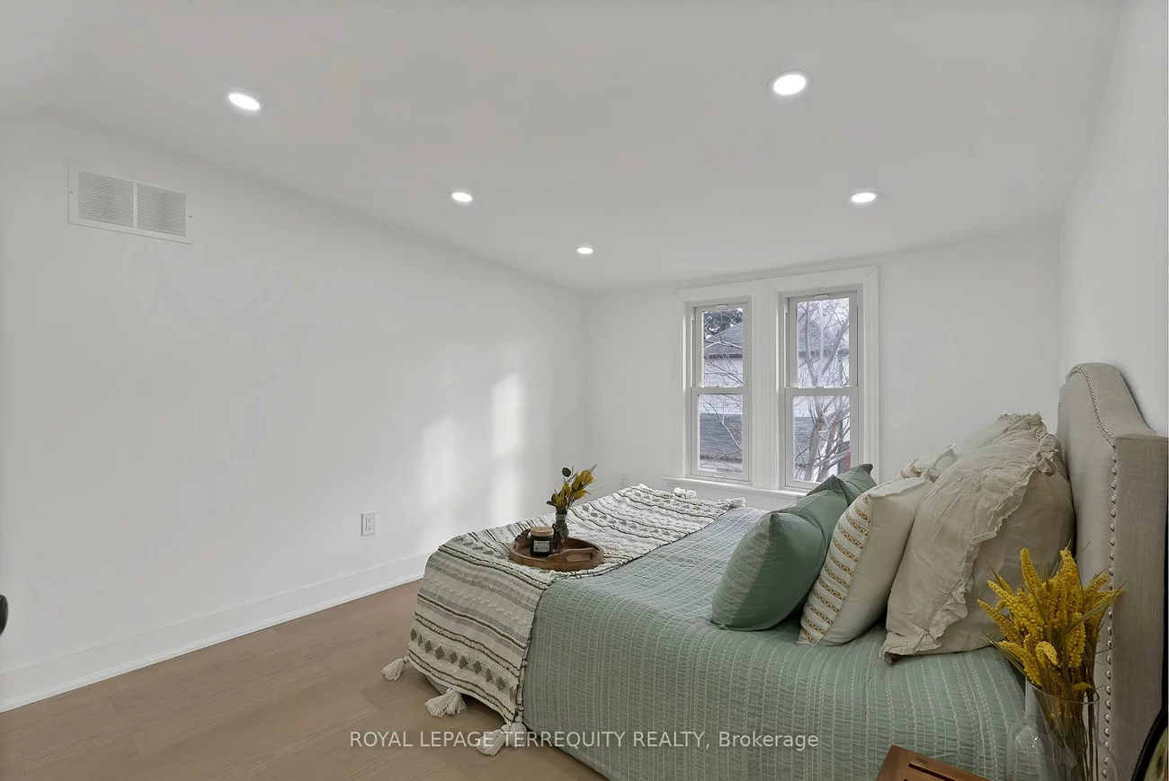 40, Leroy, Danforth Village-East York, Toronto