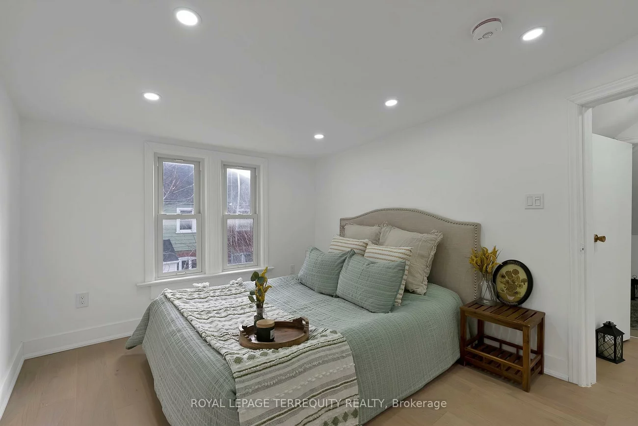 40, Leroy, Danforth Village-East York, Toronto