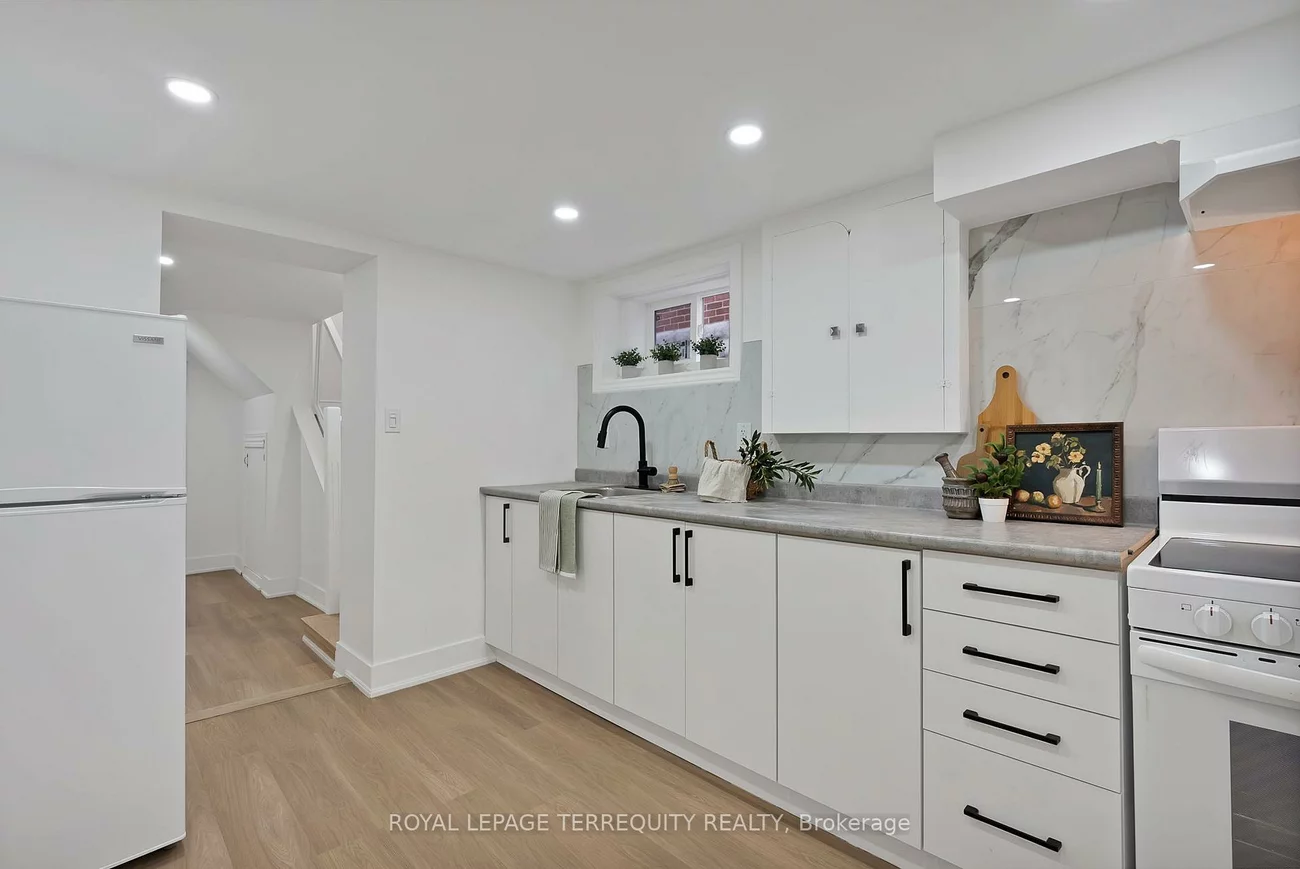 40, Leroy, Danforth Village-East York, Toronto