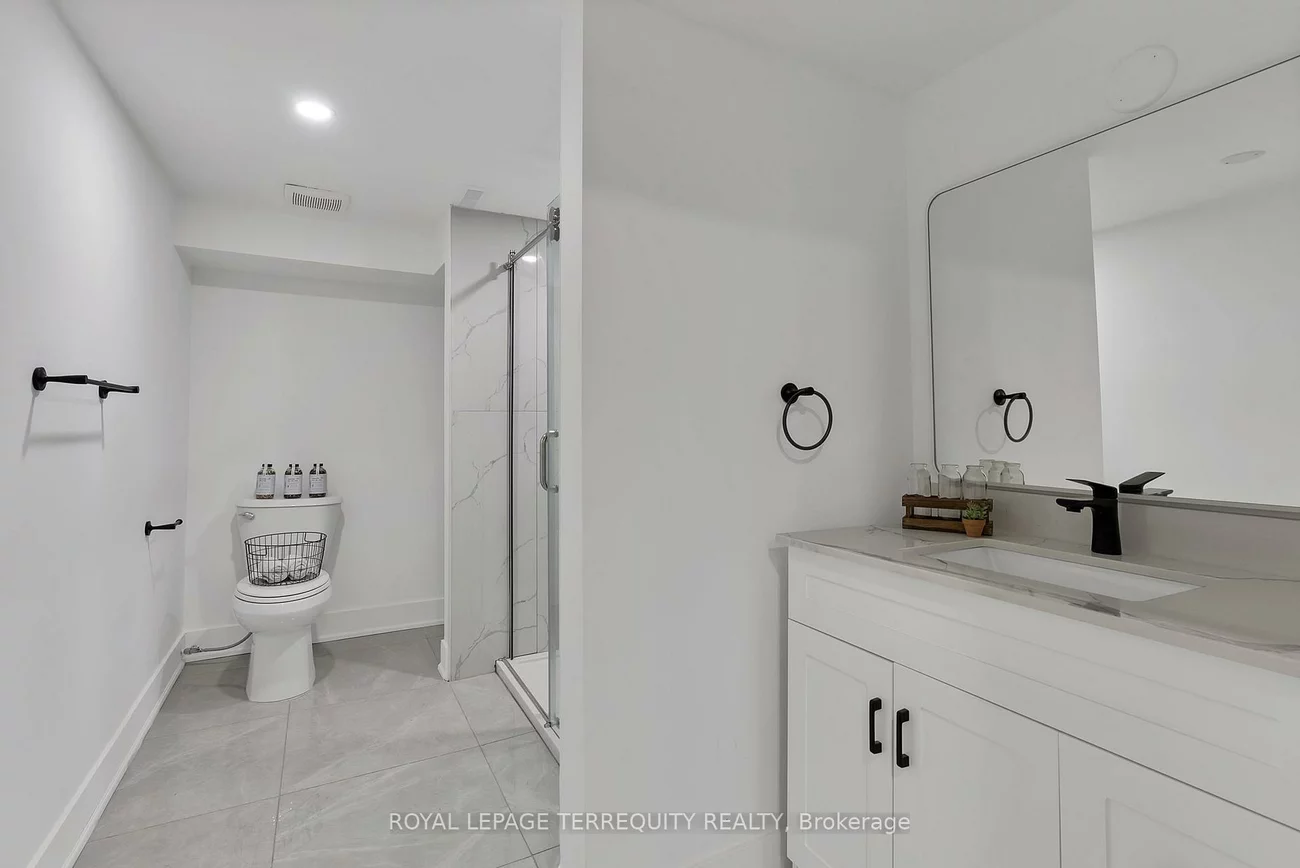 40, Leroy, Danforth Village-East York, Toronto