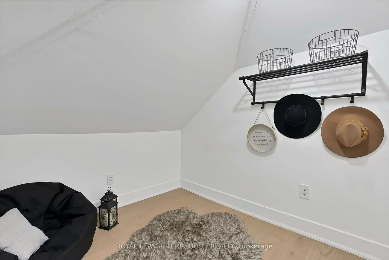 40, Leroy, Danforth Village-East York, Toronto