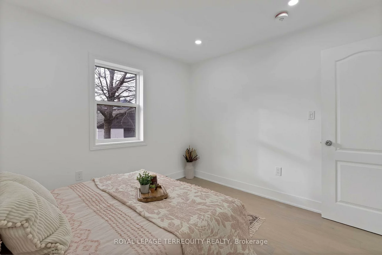 40, Leroy, Danforth Village-East York, Toronto