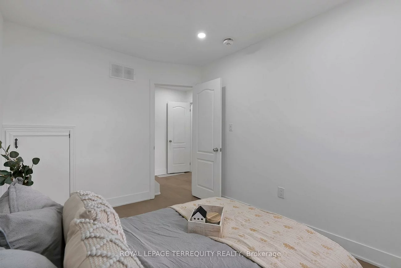 40, Leroy, Danforth Village-East York, Toronto
