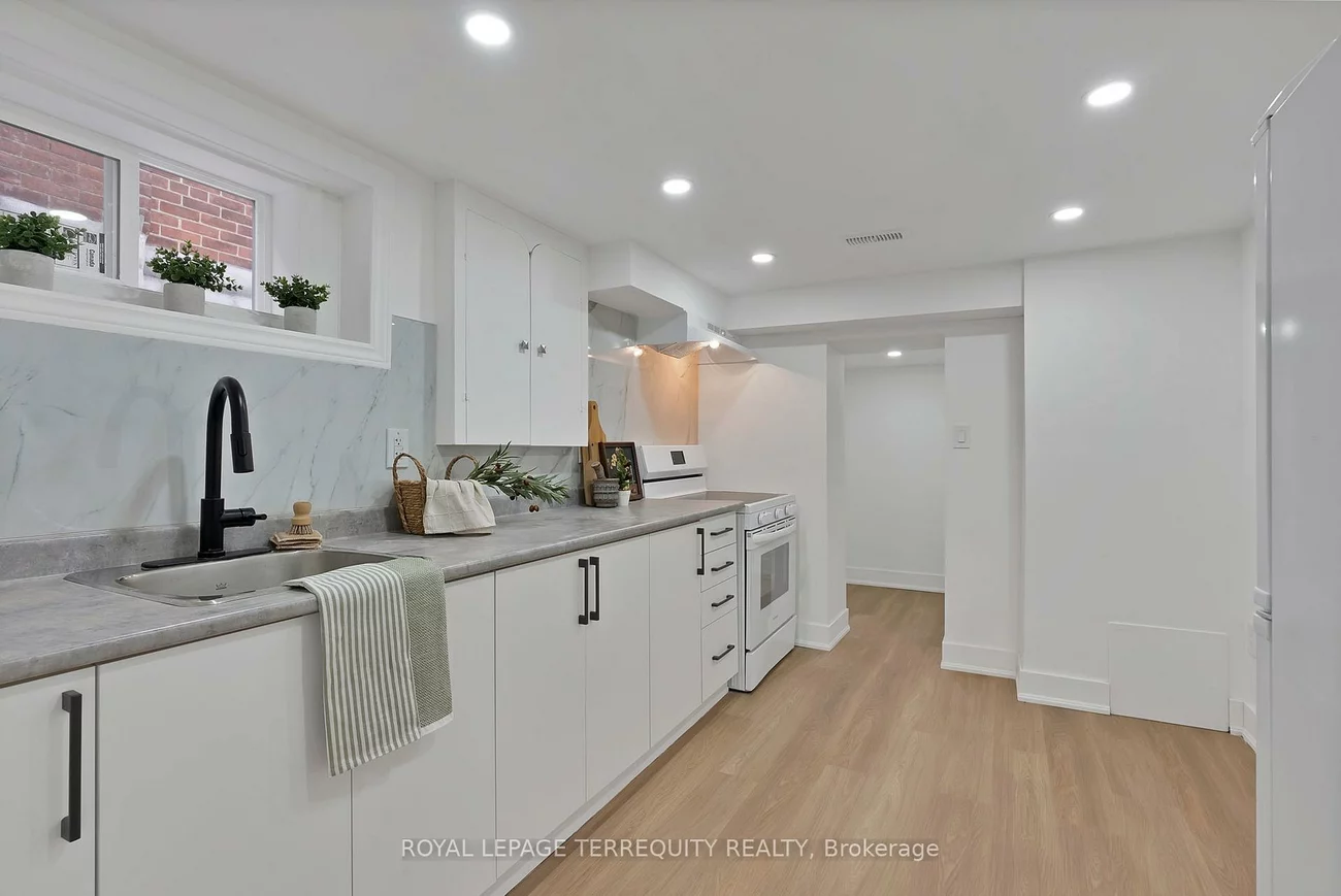 40, Leroy, Danforth Village-East York, Toronto