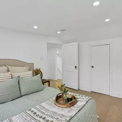 40, Leroy, Danforth Village-East York, Toronto