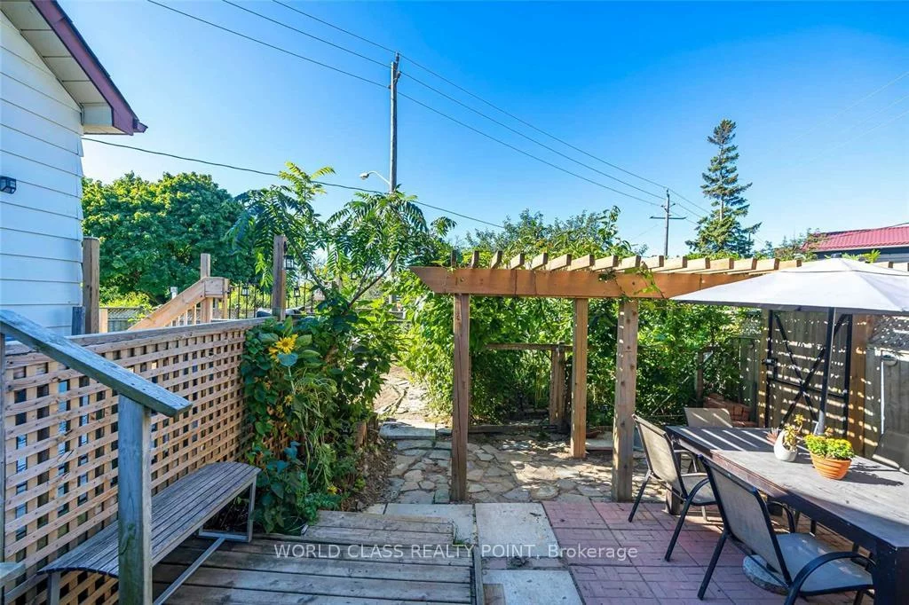 1, Mcintosh, Birchcliffe-Cliffside, Toronto
