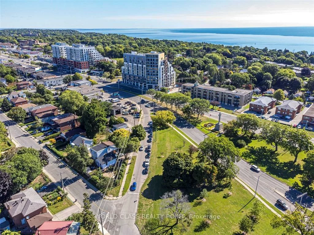 1, Mcintosh, Birchcliffe-Cliffside, Toronto