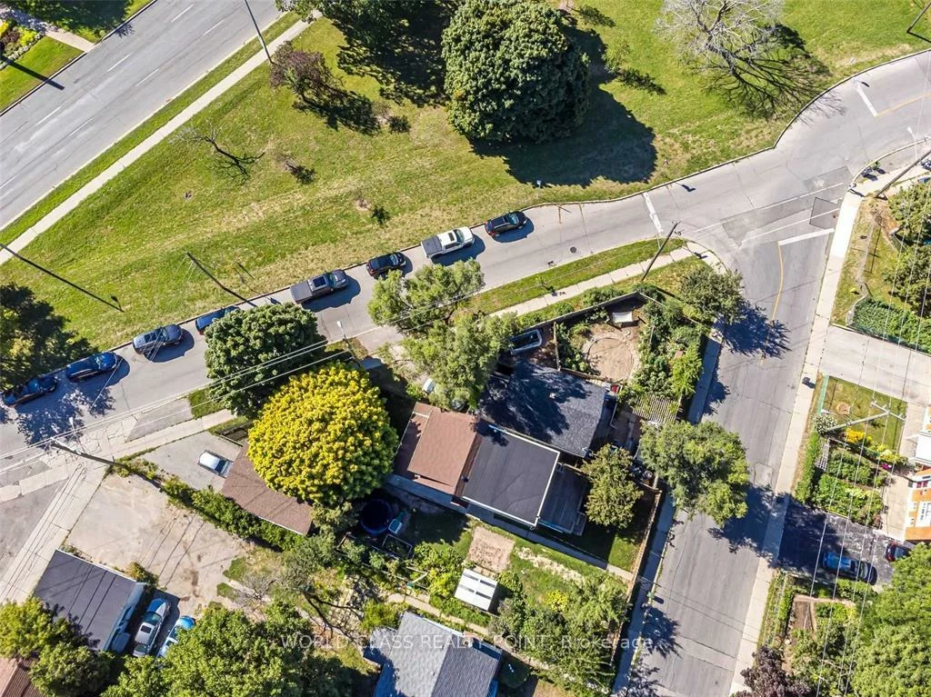 1, Mcintosh, Birchcliffe-Cliffside, Toronto