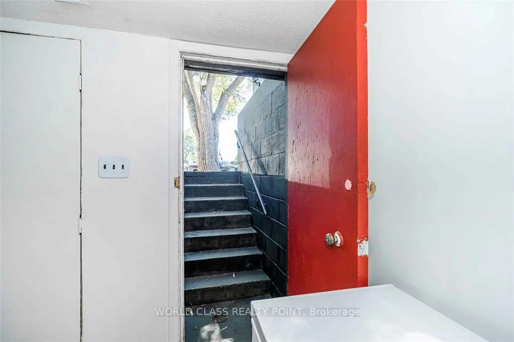 1, Mcintosh, Birchcliffe-Cliffside, Toronto