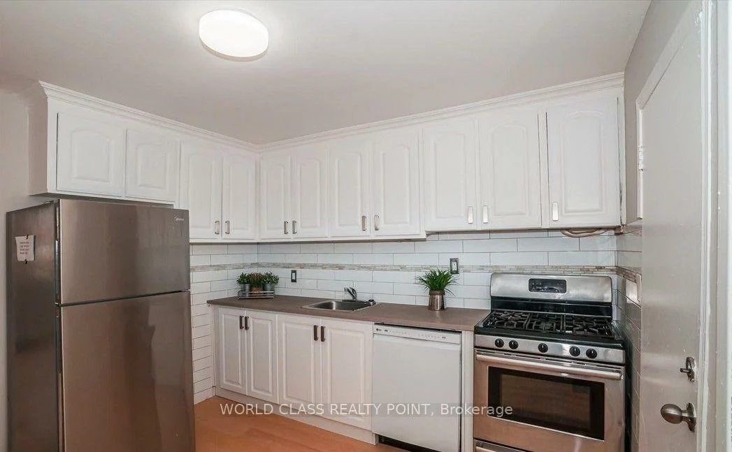 1, Mcintosh, Birchcliffe-Cliffside, Toronto