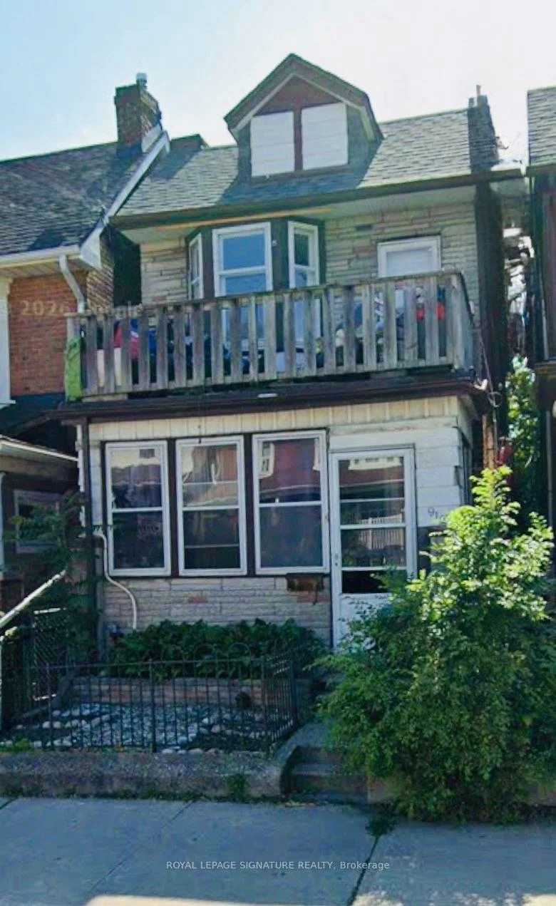 916, Woodbine, Woodbine Corridor, Toronto