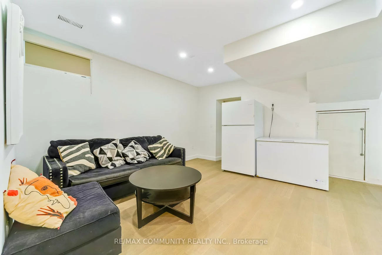 856, Kennedy, Ionview, Toronto
