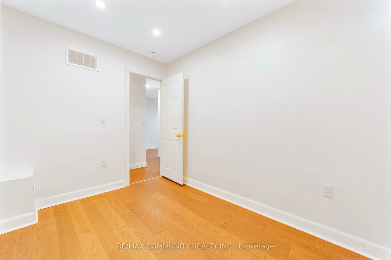 856, Kennedy, Ionview, Toronto