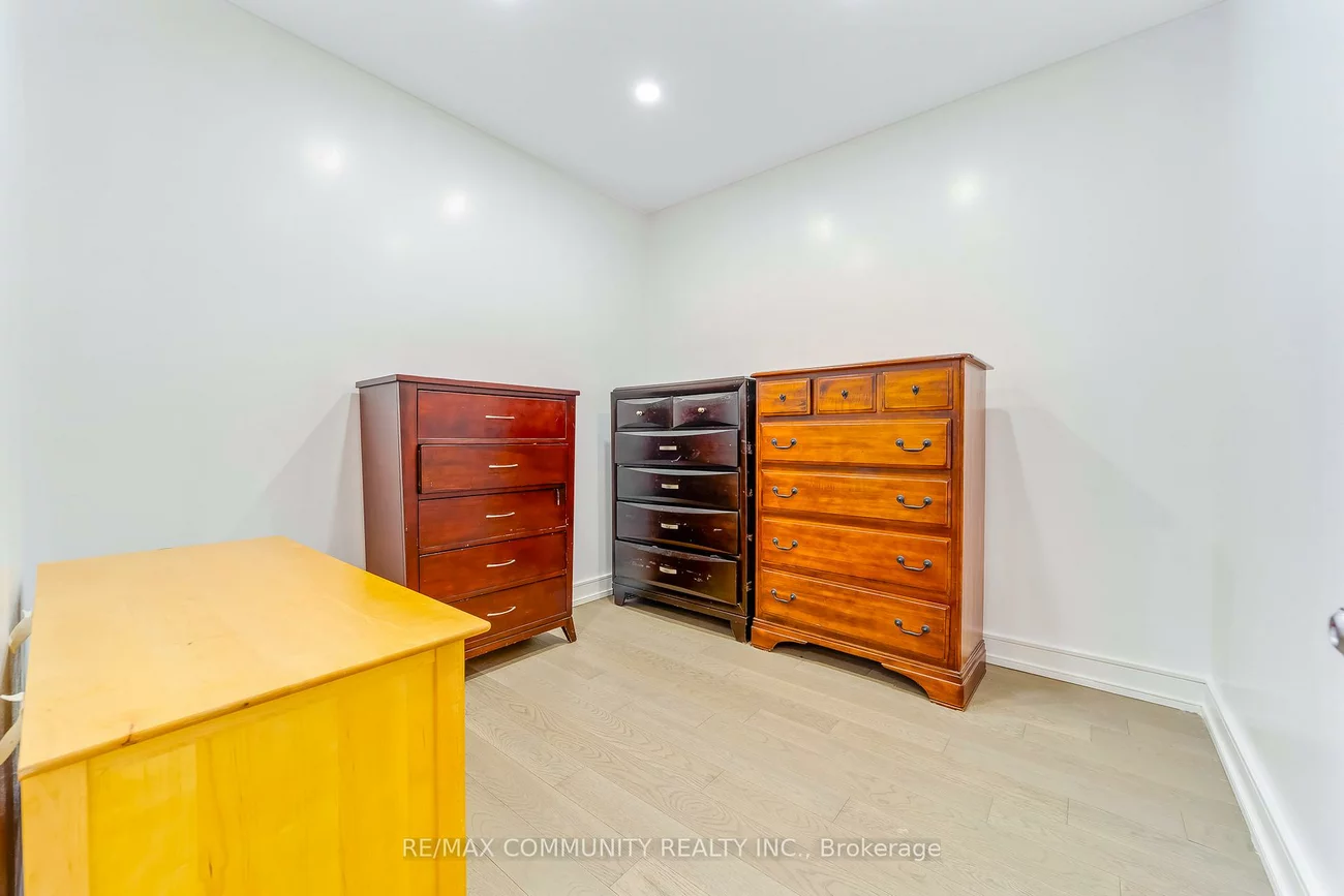 856, Kennedy, Ionview, Toronto