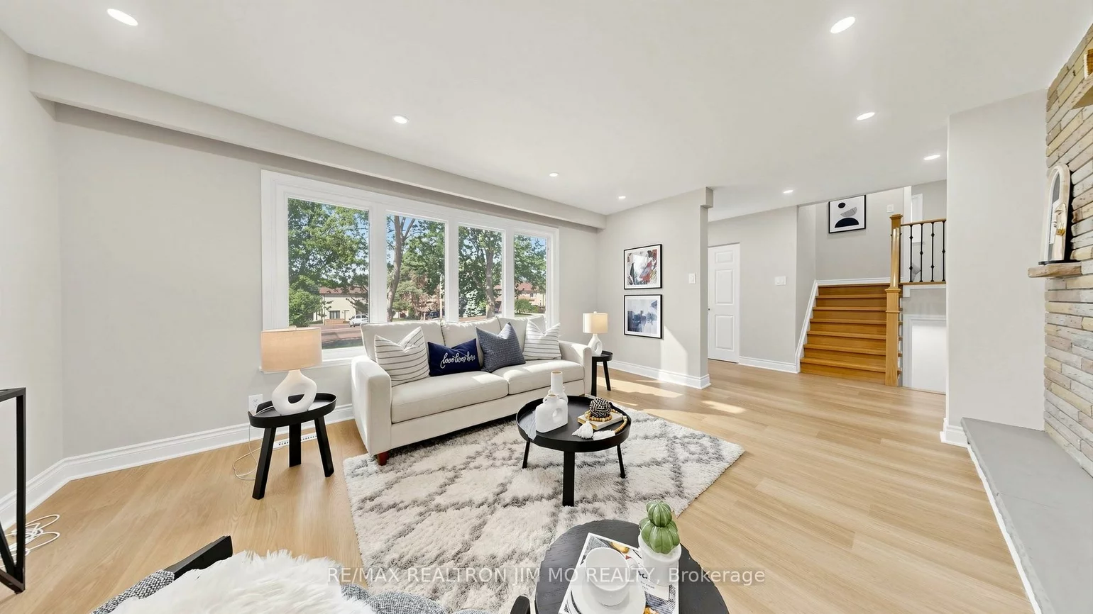 2571, Kennedy, Tam O'Shanter-Sullivan, Toronto
