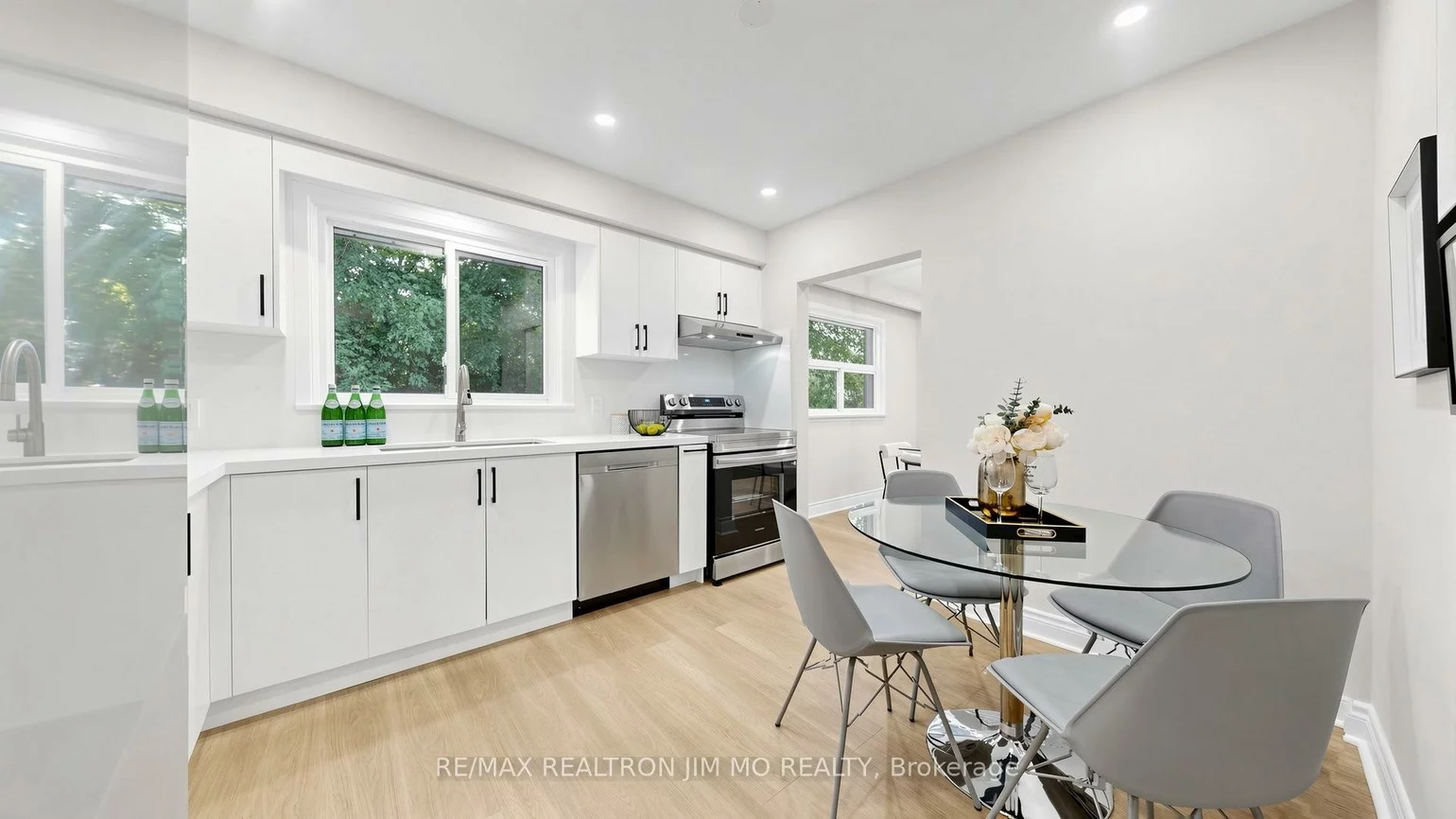 2571, Kennedy, Tam O'Shanter-Sullivan, Toronto