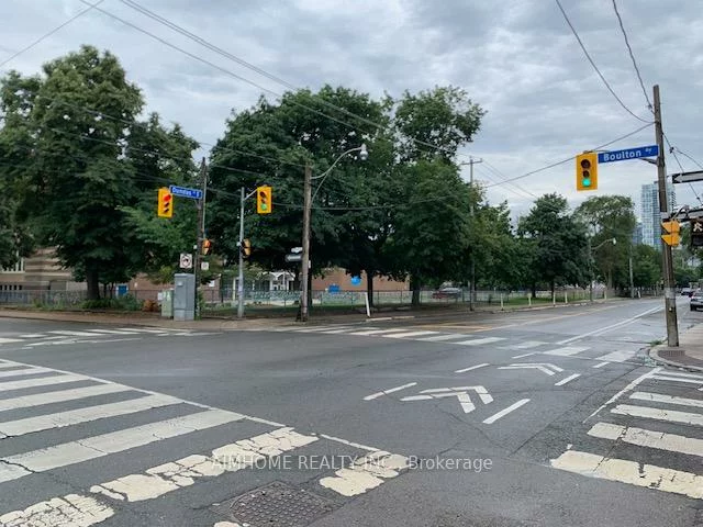 966, Dundas, South Riverdale, Toronto