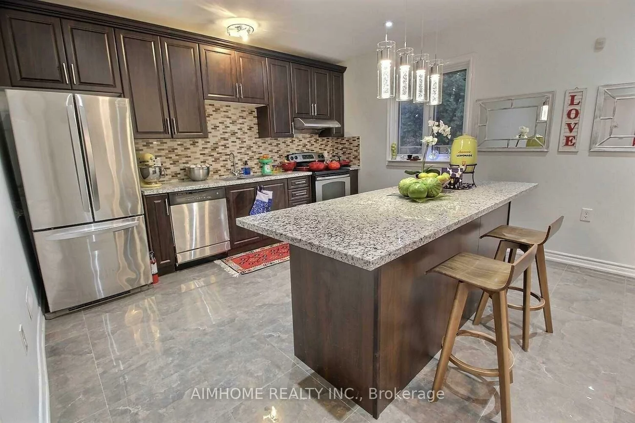 966, Dundas, South Riverdale, Toronto