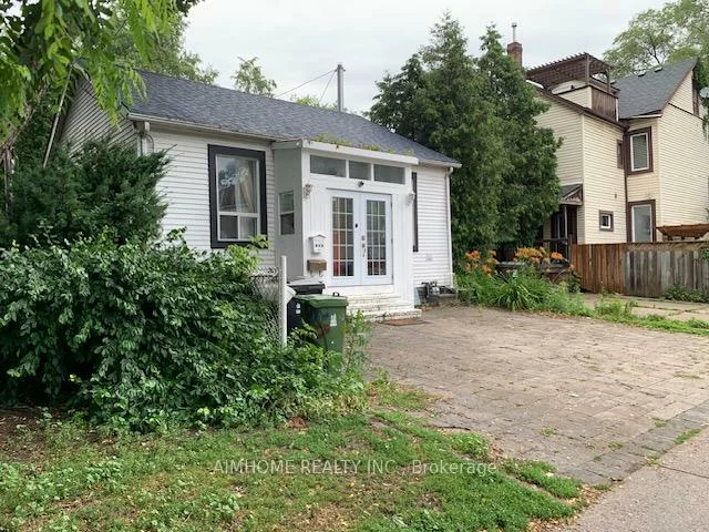 966, Dundas, South Riverdale, Toronto