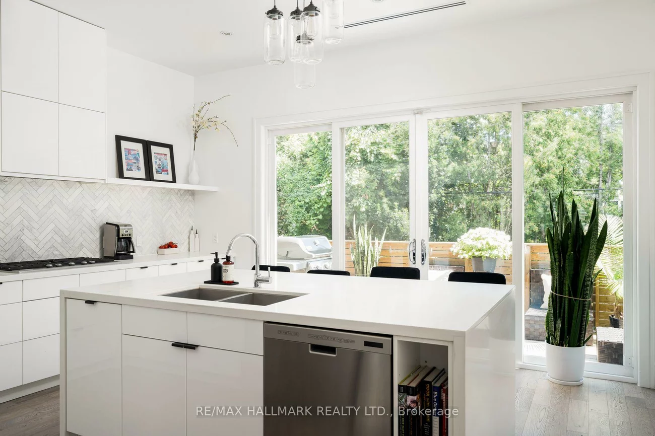 77, Leroy, Danforth Village-East York, Toronto