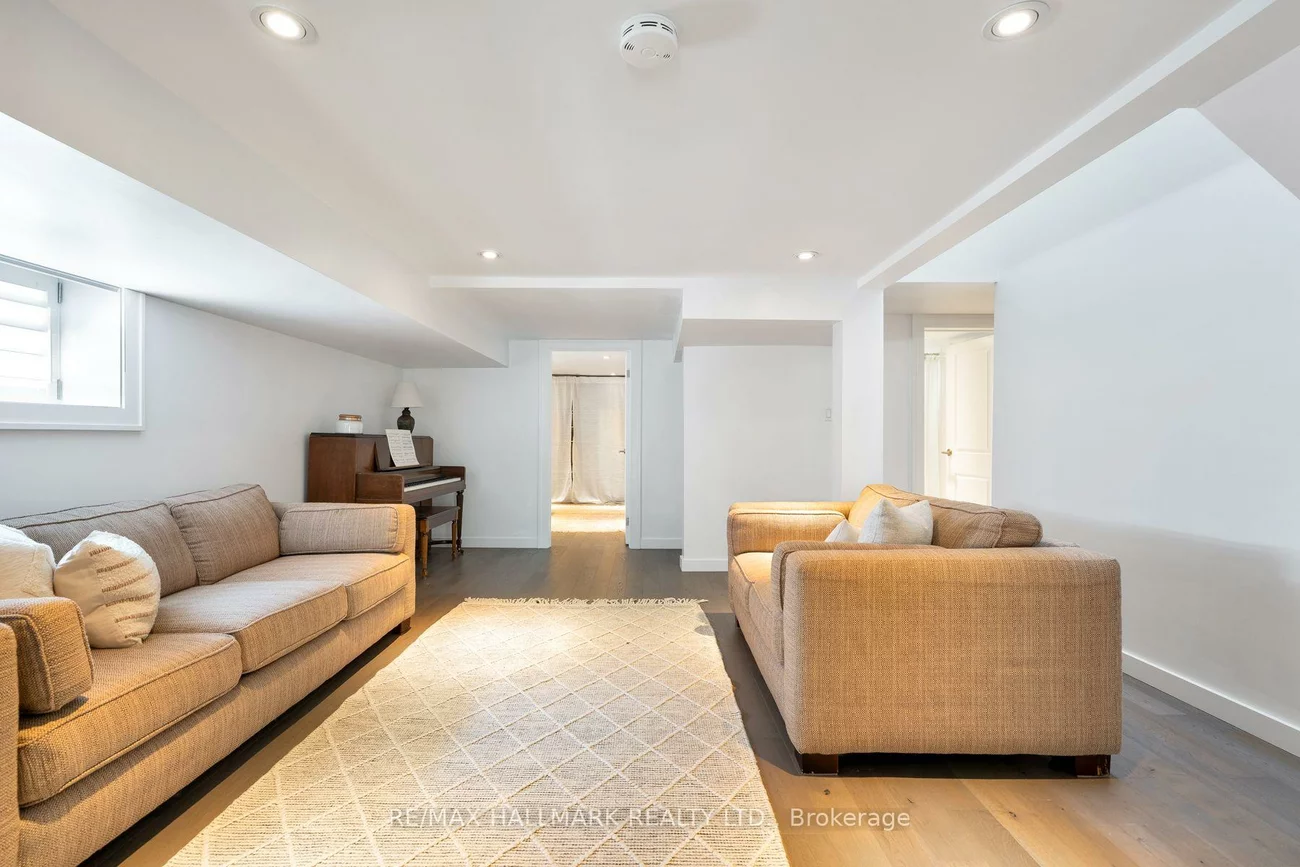 77, Leroy, Danforth Village-East York, Toronto