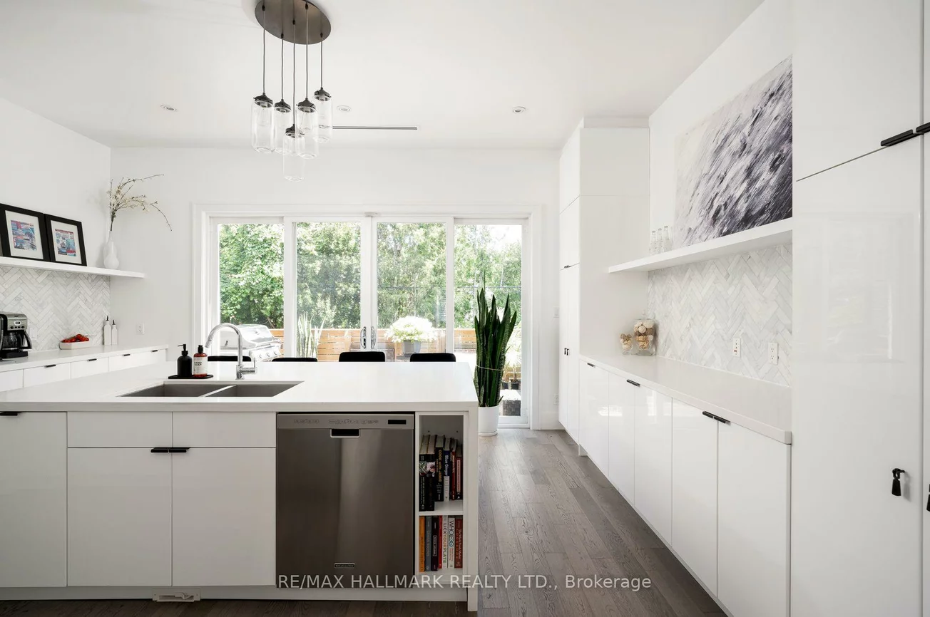 77, Leroy, Danforth Village-East York, Toronto