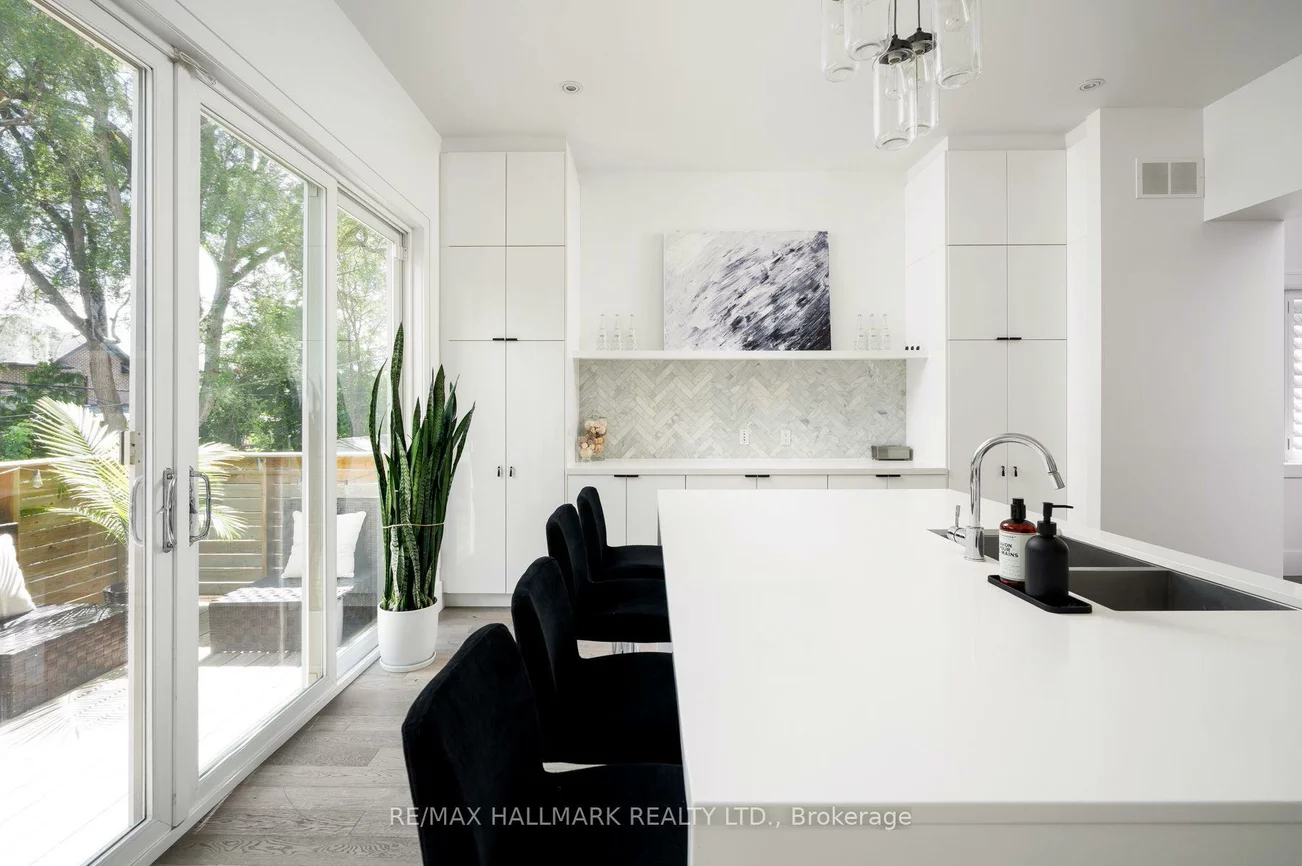 77, Leroy, Danforth Village-East York, Toronto