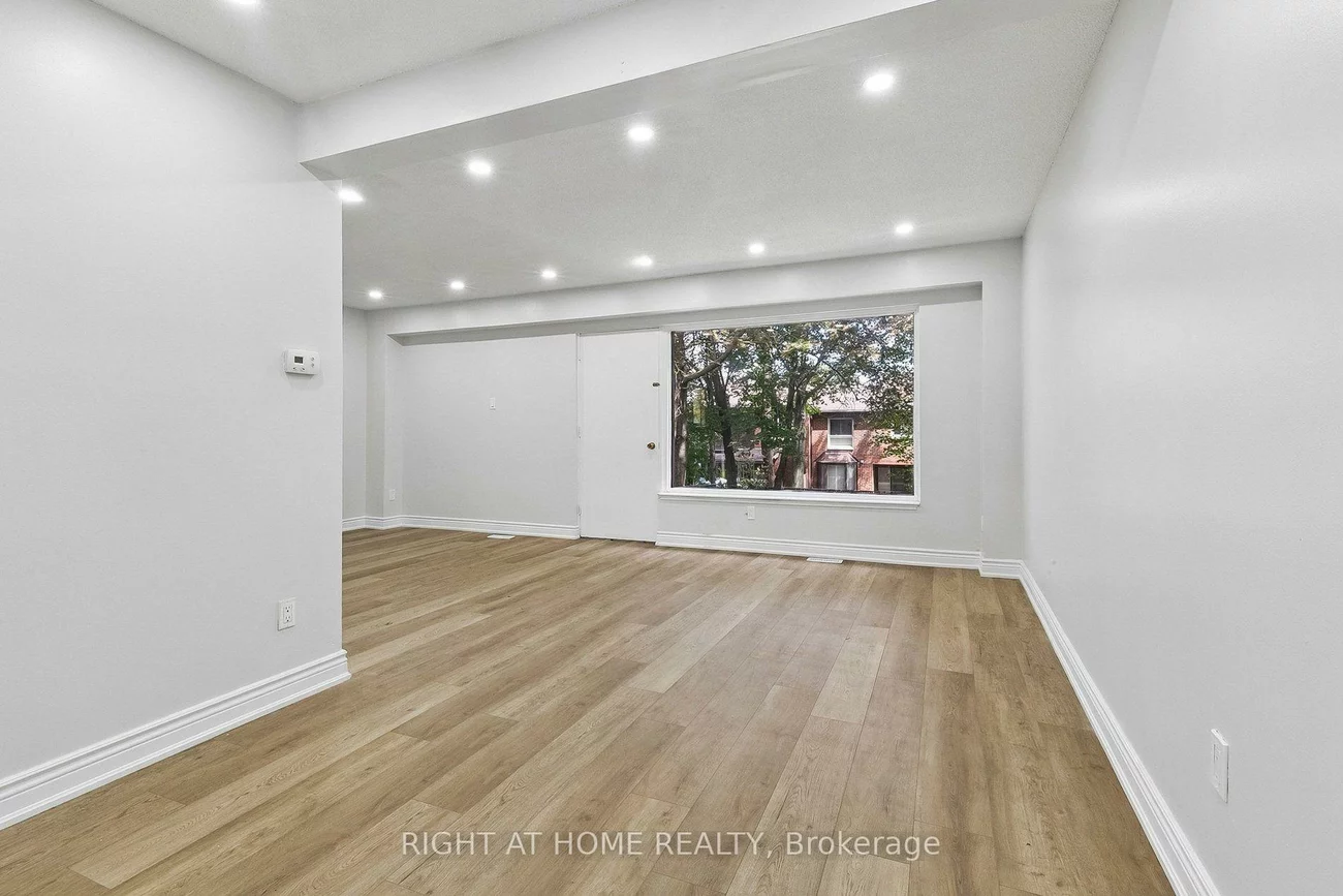 29, Cheatham, Malvern, Toronto