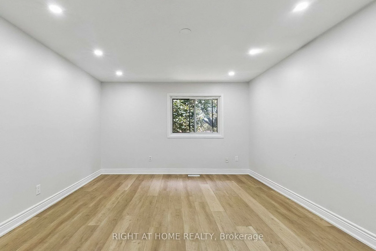 29, Cheatham, Malvern, Toronto