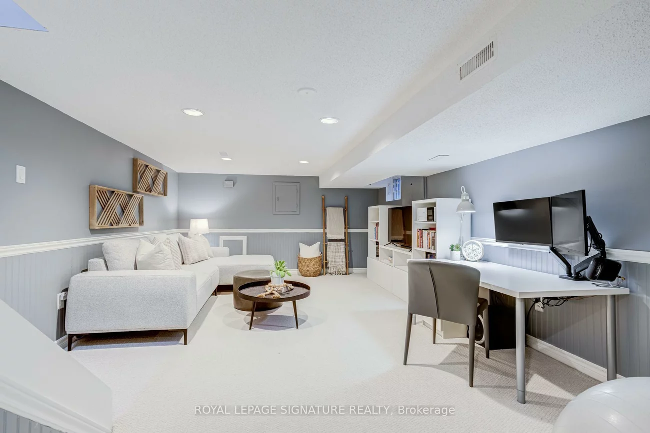 222, Queensdale, Danforth Village-East York, Toronto