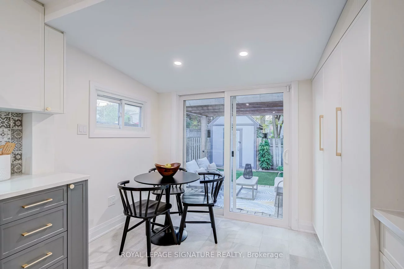 222, Queensdale, Danforth Village-East York, Toronto