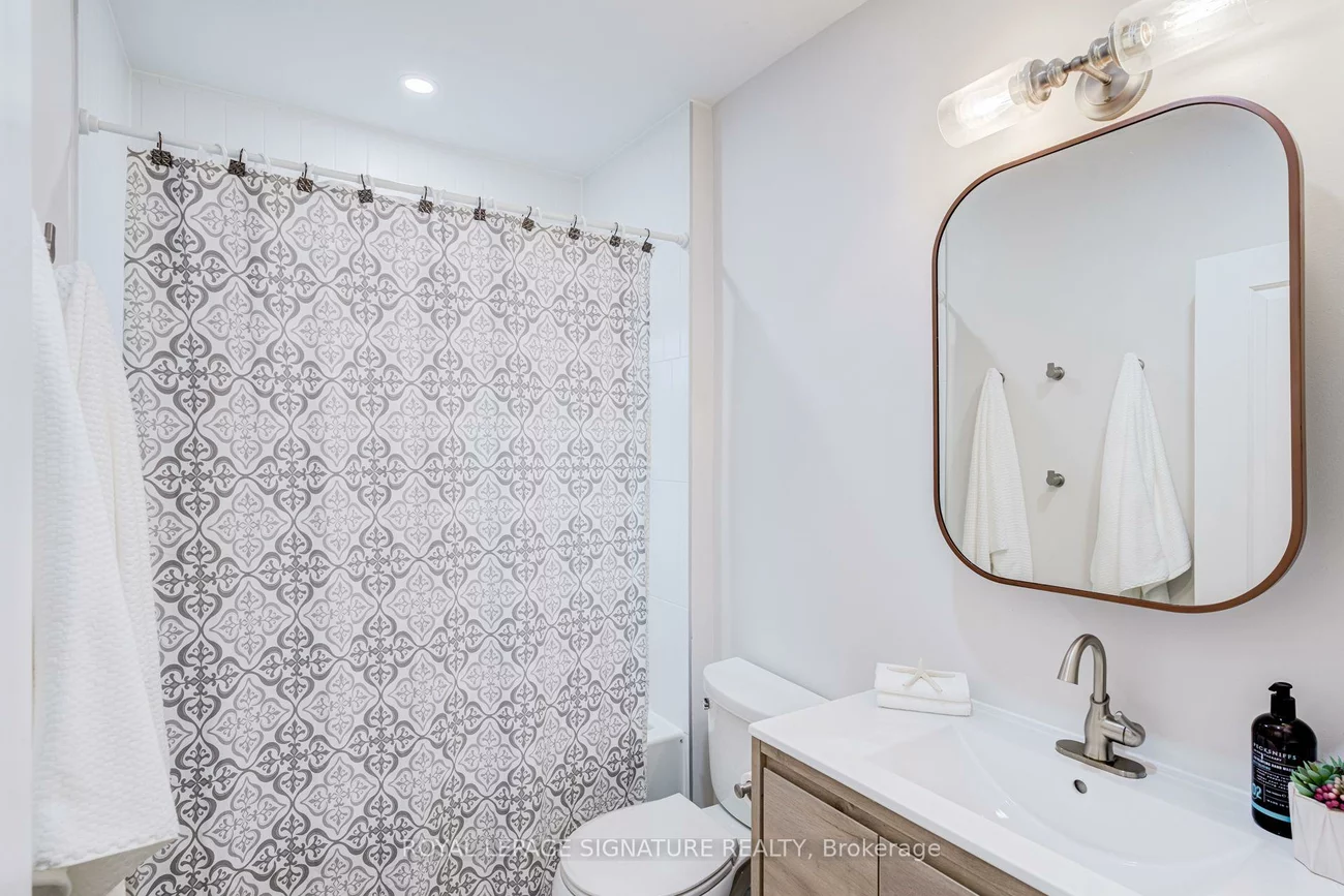 222, Queensdale, Danforth Village-East York, Toronto