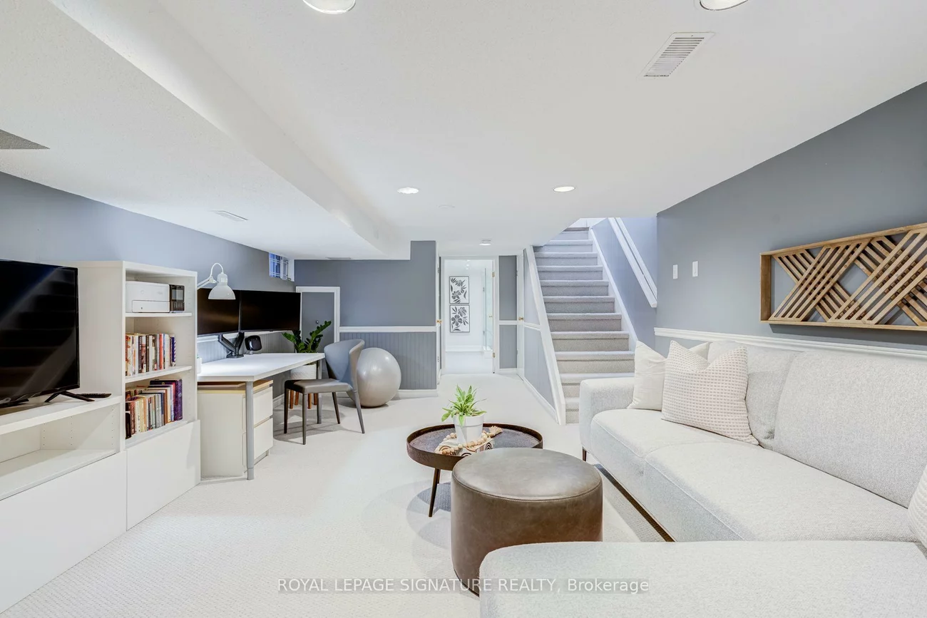 222, Queensdale, Danforth Village-East York, Toronto