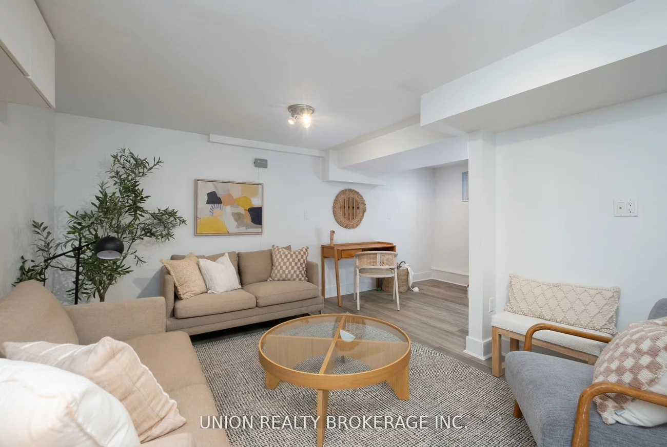 99, Hiawatha, Greenwood-Coxwell, Toronto
