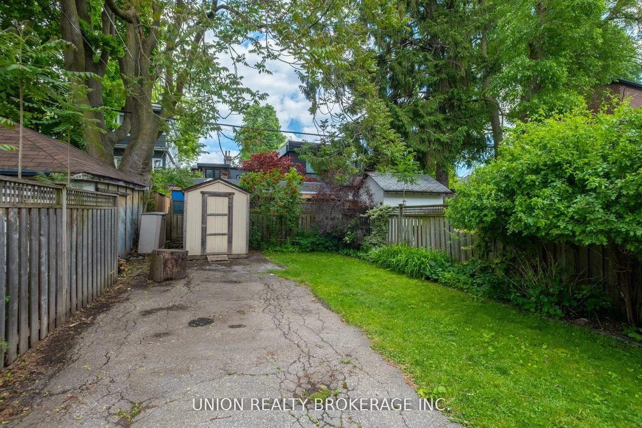 99, Hiawatha, Greenwood-Coxwell, Toronto