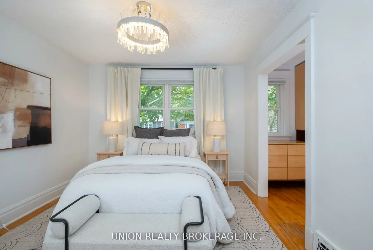 99, Hiawatha, Greenwood-Coxwell, Toronto