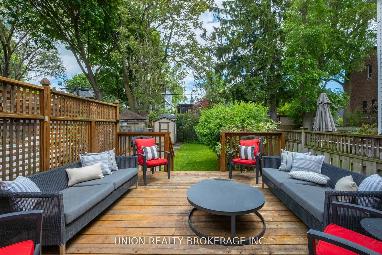 99, Hiawatha, Greenwood-Coxwell, Toronto