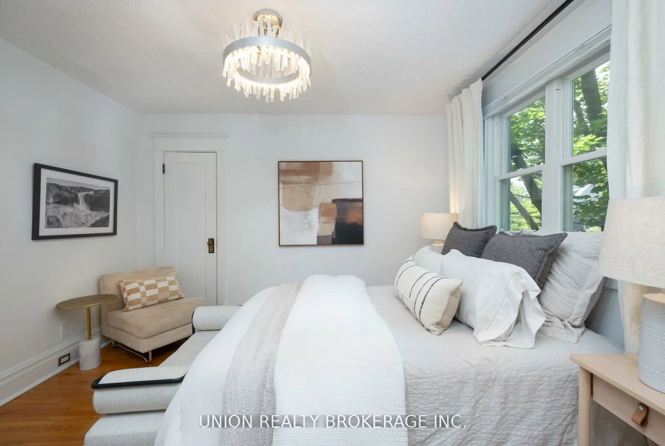 99, Hiawatha, Greenwood-Coxwell, Toronto