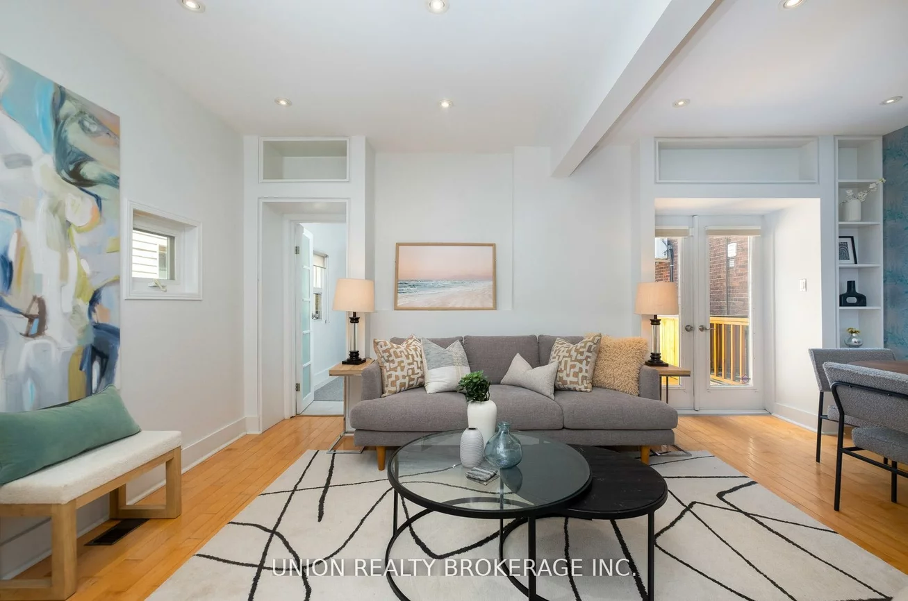 99, Hiawatha, Greenwood-Coxwell, Toronto